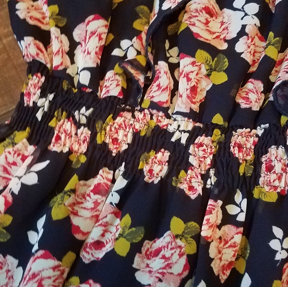 Beautiful Floral Print Dress - Picture 6 of 12